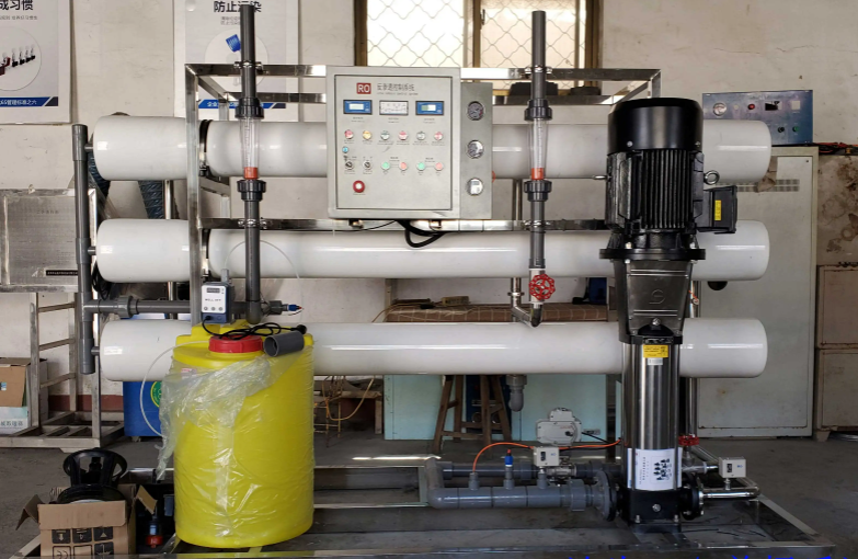 1-10噸小型<a href=http://m.rvrgs.cn/fstcjssb/ target=_blank class=infotextkey>反滲透凈水設備</a>