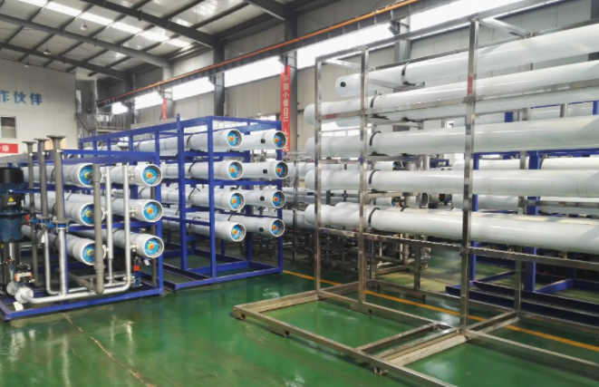 工業<a href=http://m.rvrgs.cn/fstcjssb/ target=_blank class=infotextkey>反滲透凈水設備</a>展示